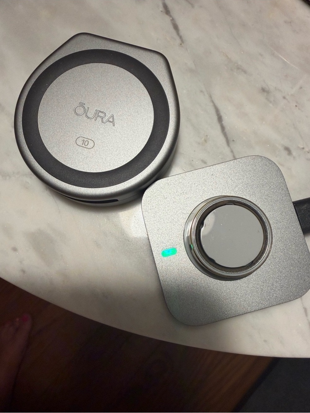 Oura Ring GOLD
Comes with charger and portable charger
